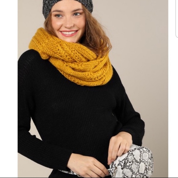 👾 3/$10 ❄️ Mustard Infiniti Scarf ❄️ - Picture 4 of 4